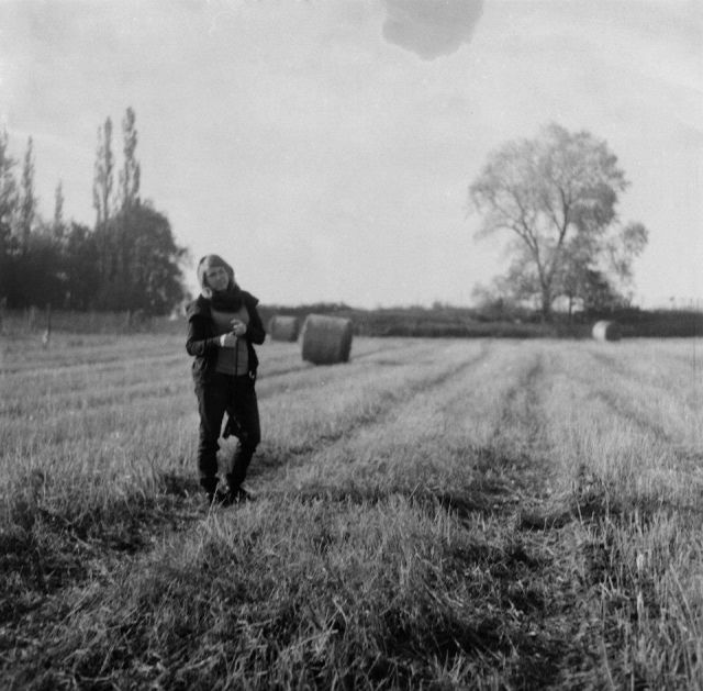 Slečna s polaroidem II