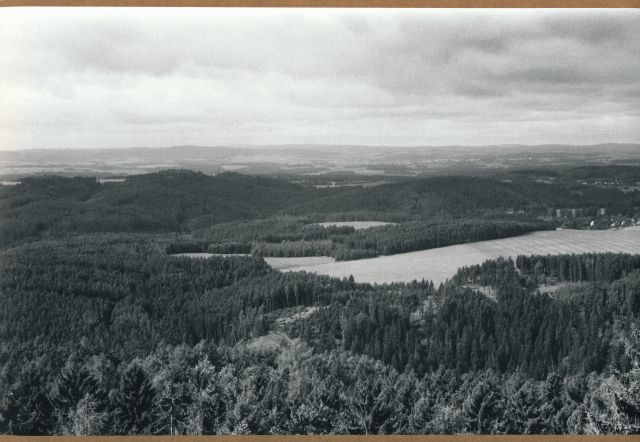 Z Vlčí hory pohled na Tachov a Český les